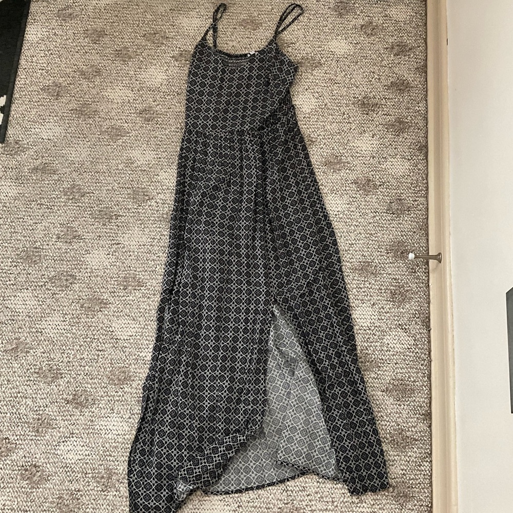 Boutique Maxi Dress, Size M, Slit up the side, perfect for summer!